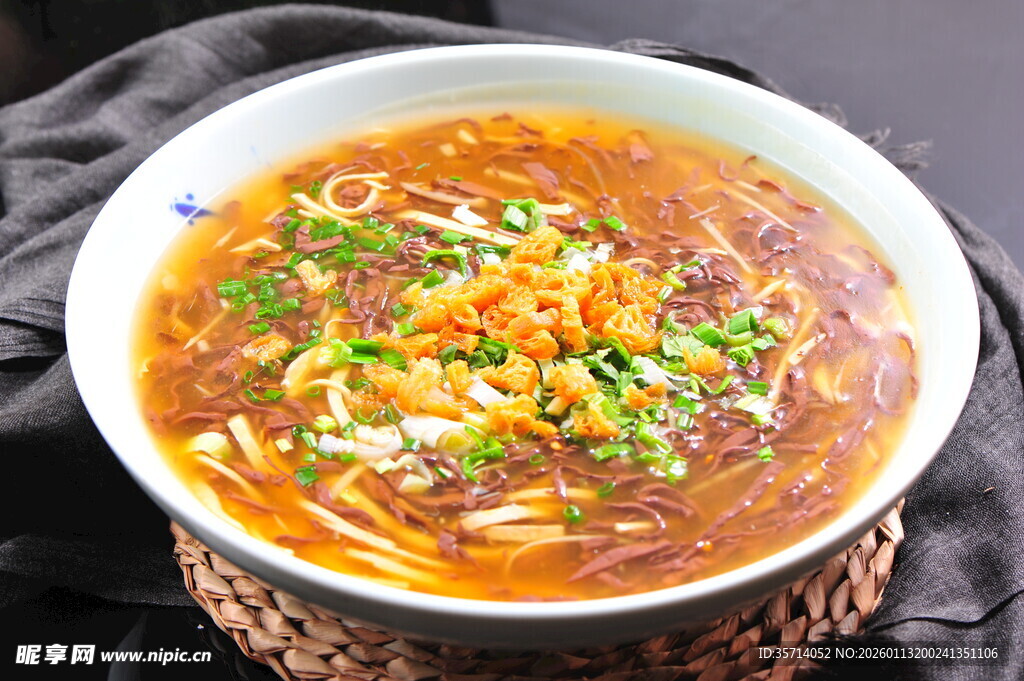 美味酸辣粉鲜香诱人