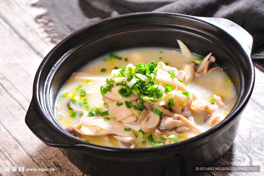 鲜香鸡肉蘑菇煲