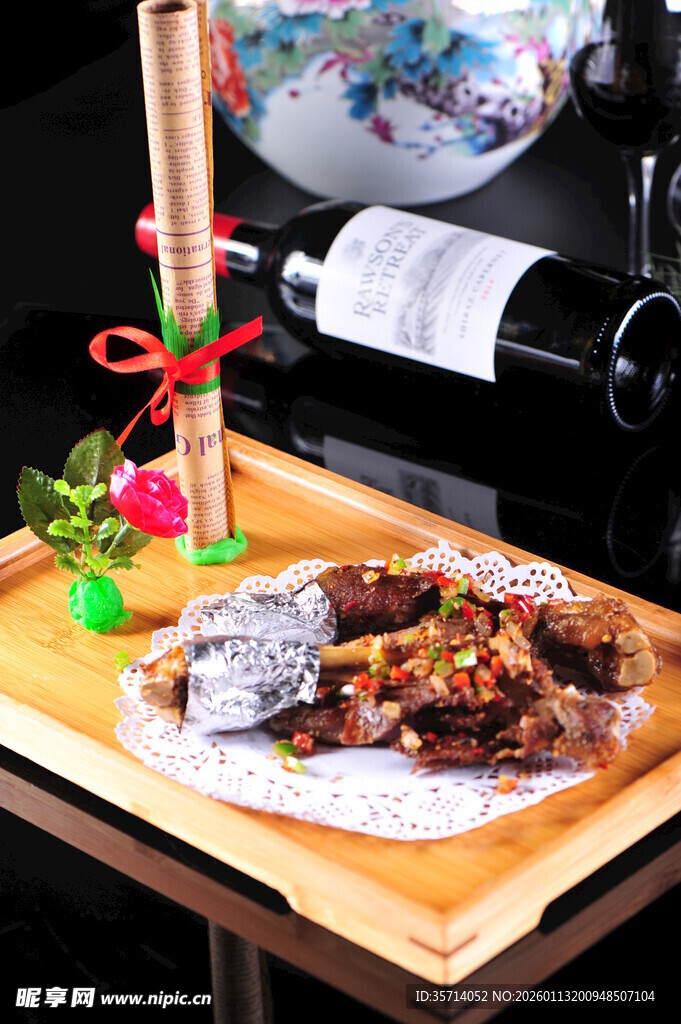 美味烤肉搭配精致摆盘