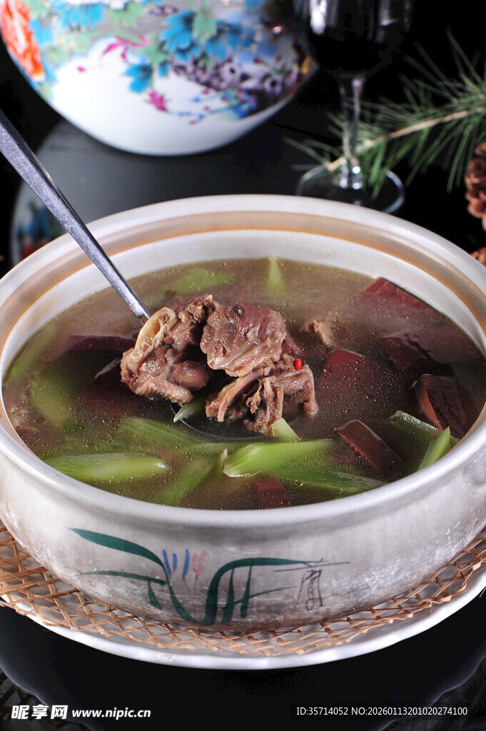 滋补鸭血蔬菜汤