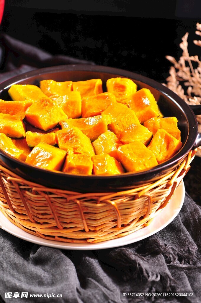 竹篮中的美味烧南瓜