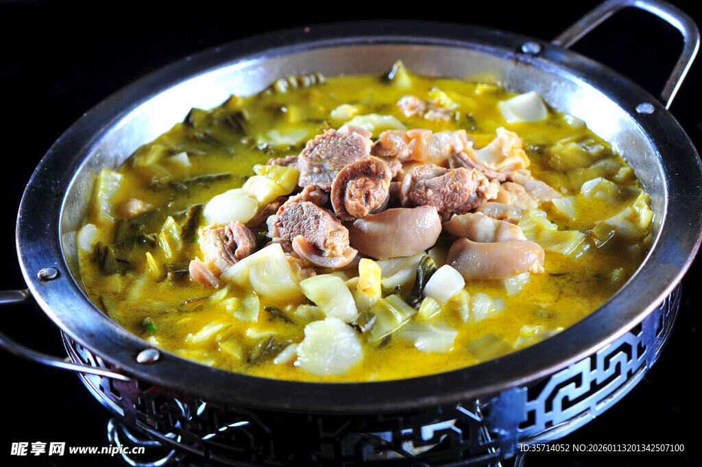 酸菜炖排骨美味诱人