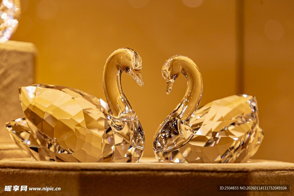 水晶天鹅摆件 璀璨夺目