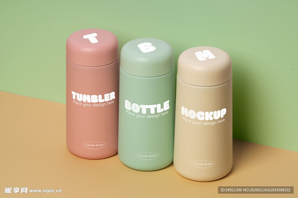 多彩圆柱形物品展示