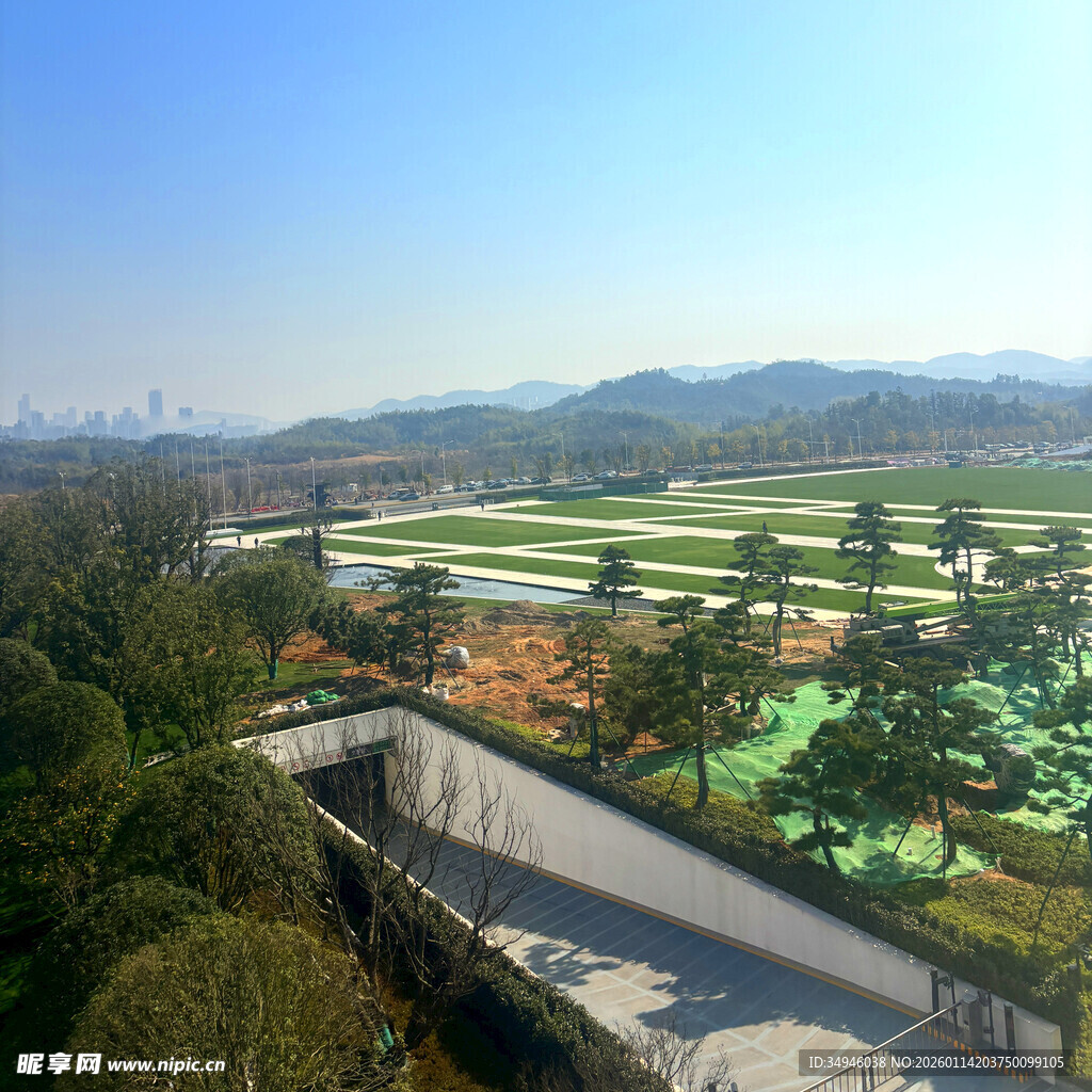 俯瞰多彩田园风光