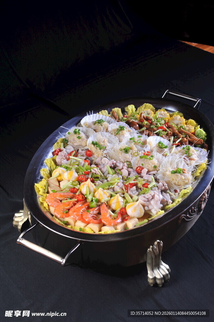 丰盛多彩的户外烧烤拼盘