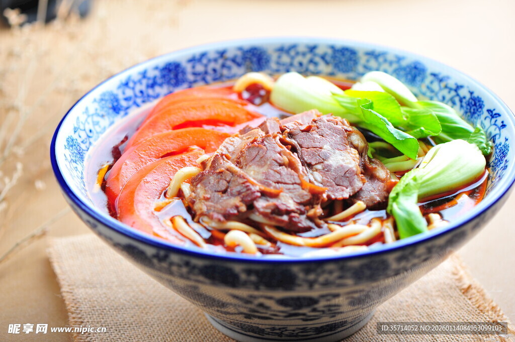 美味牛肉碗面营养丰富