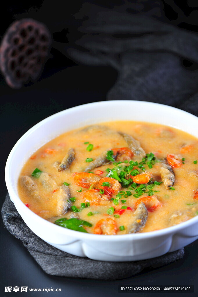 香浓金汤小鱼蔬菜羹