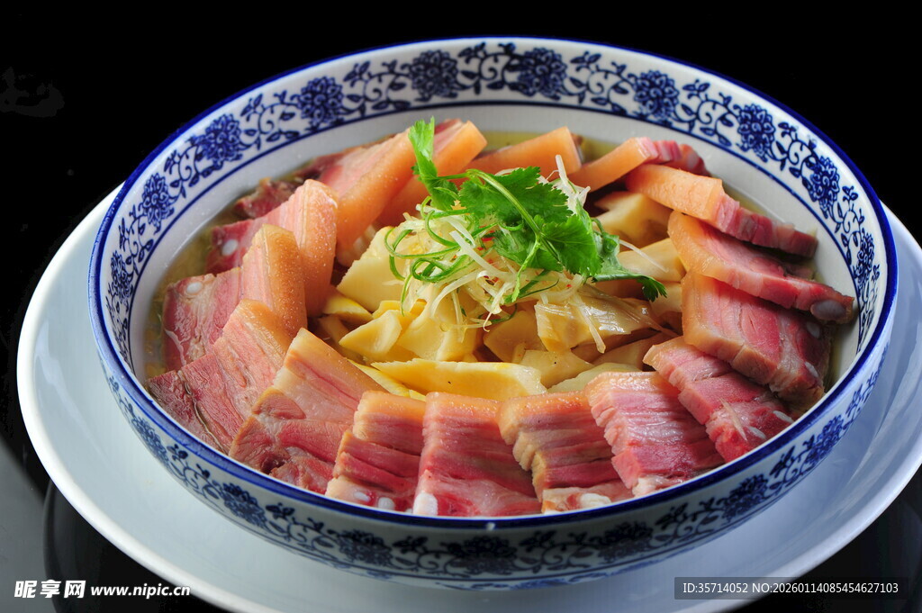 美味咸肉蒸笋干  色泽诱人