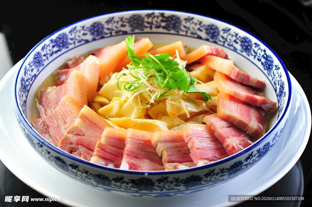 美味咸肉蒸笋干