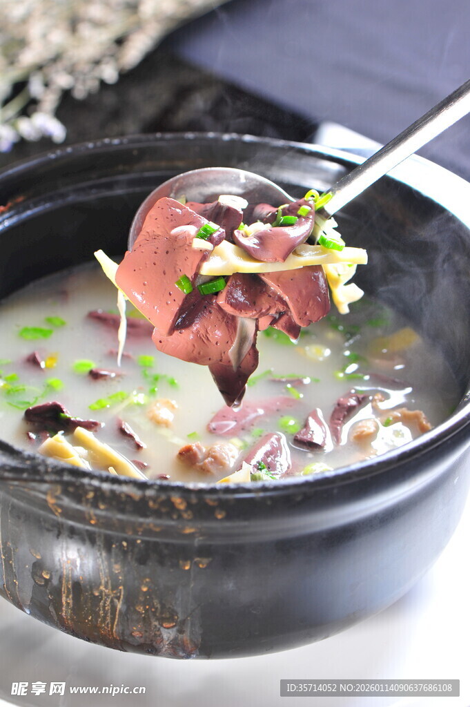 美味石锅鸭血汤