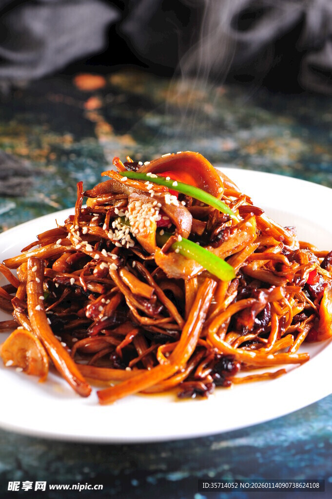 茶菇炒香肚子  香气四溢