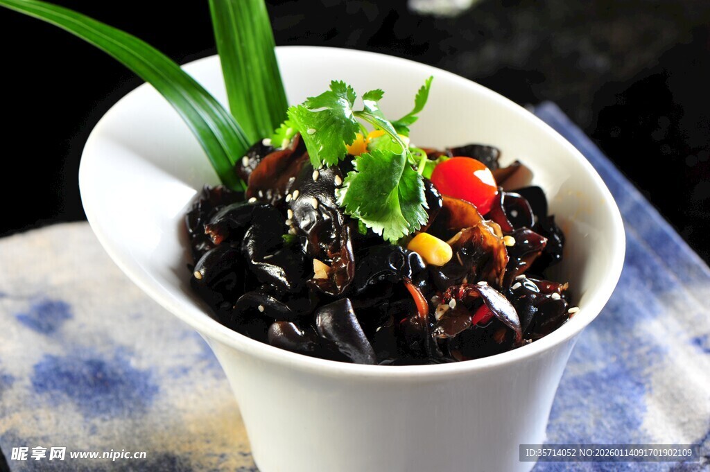 凉拌黑木耳清新爽口小菜