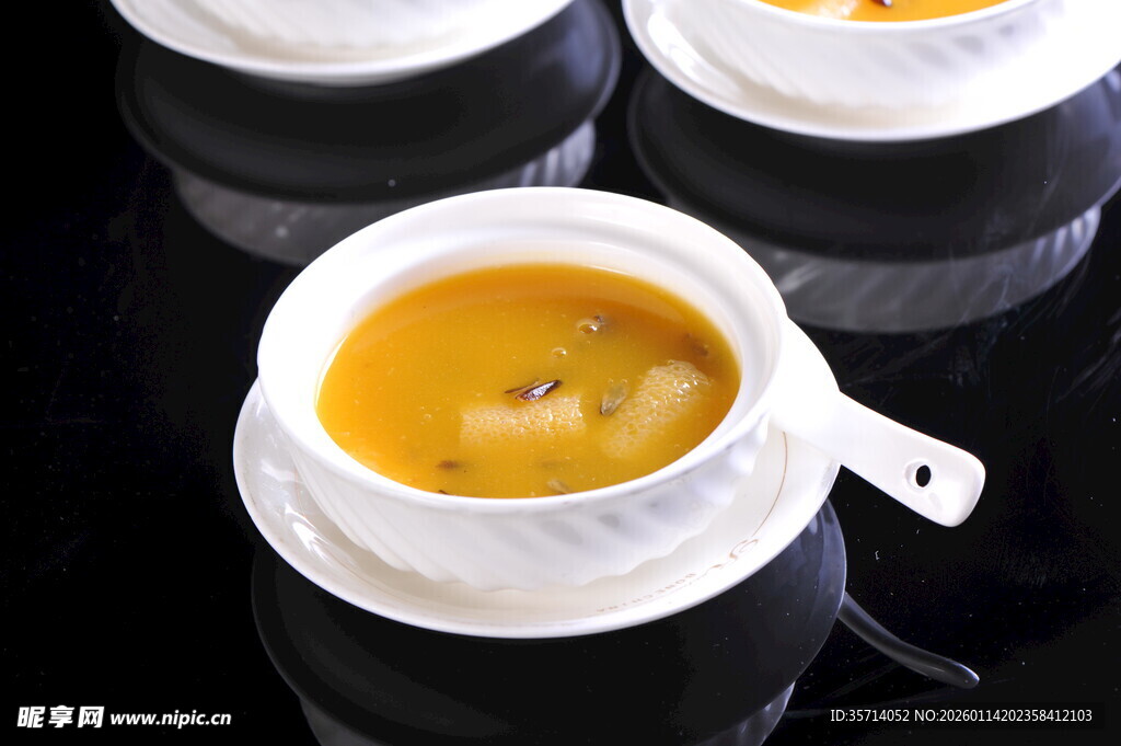 美味滋补的炖品