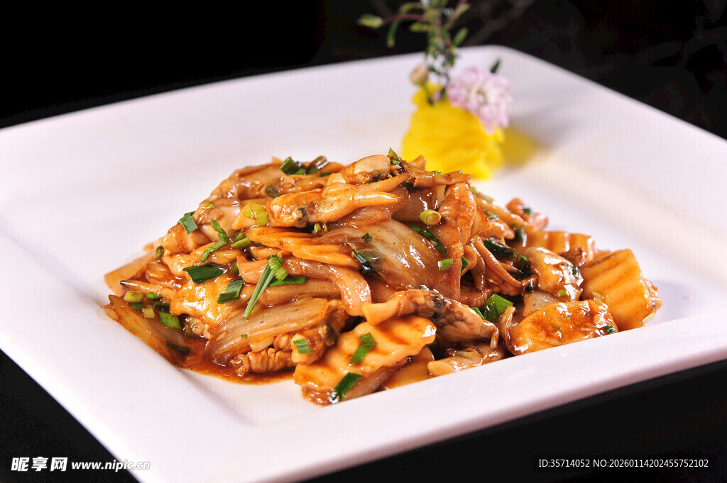 美味炒面摆盘精致诱人