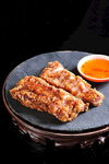 香酥烤肉配蘸料