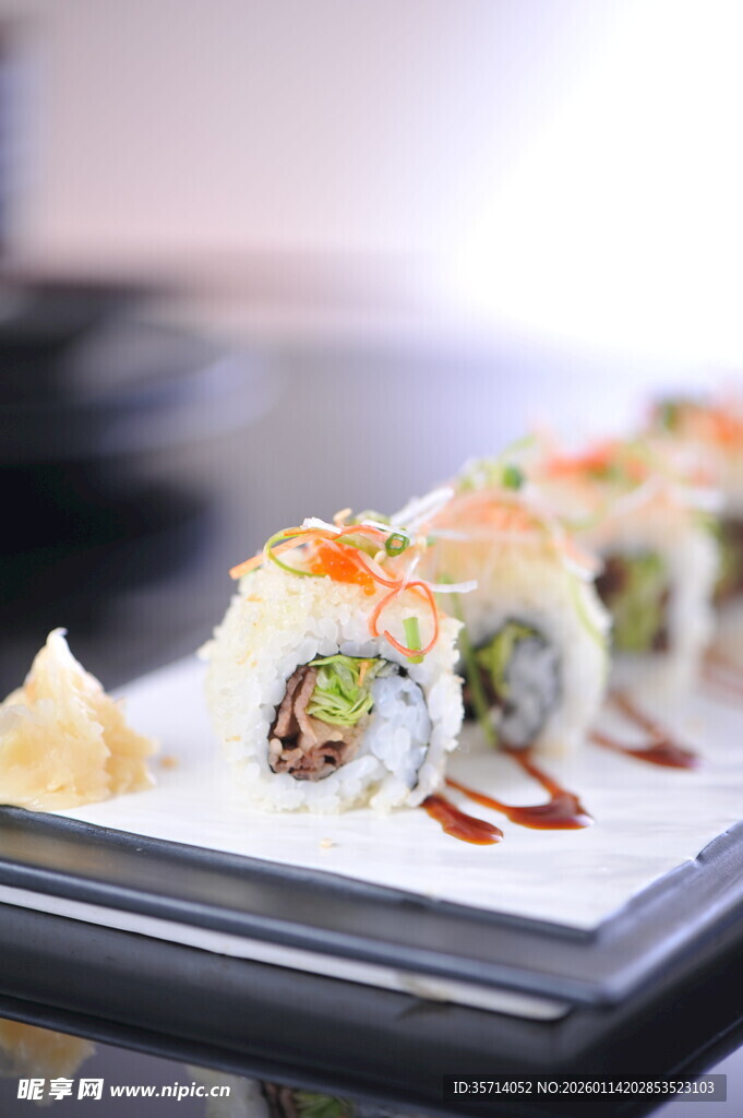 美味寿司卷摆盘展示
