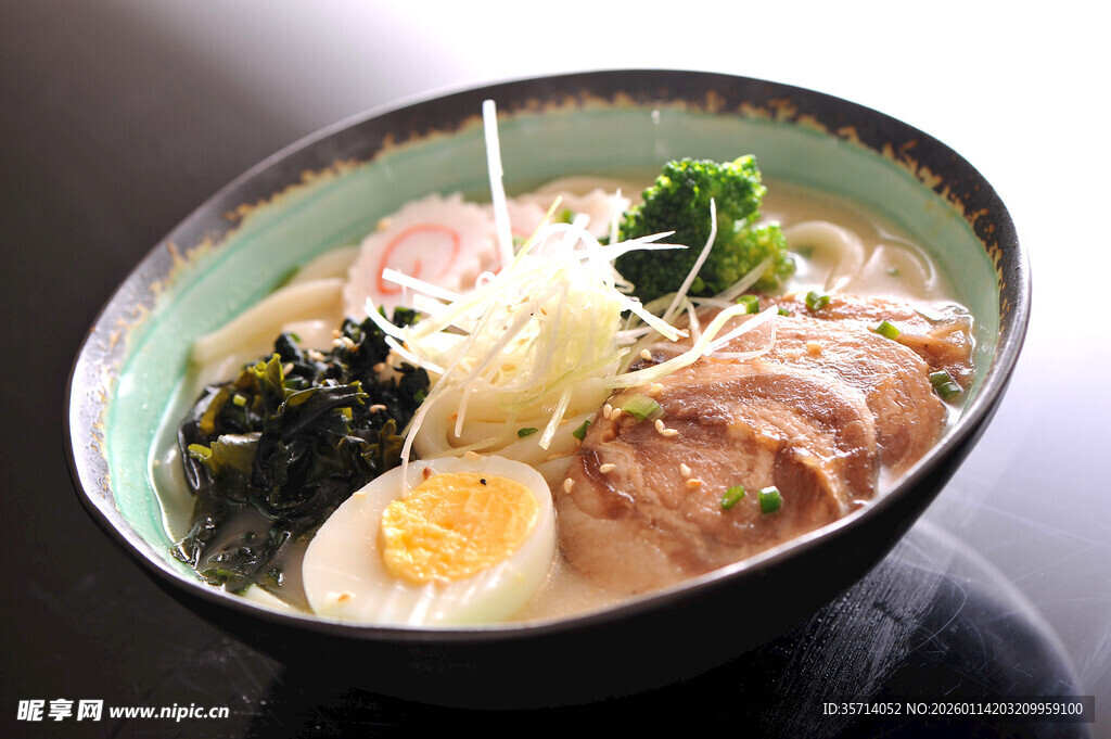 日式豚骨拉面美食特写