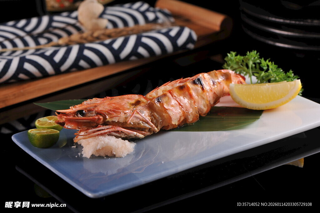 美味烤虾摆盘精致