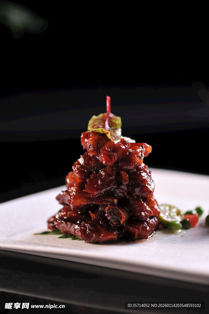 精致堆叠的排骨