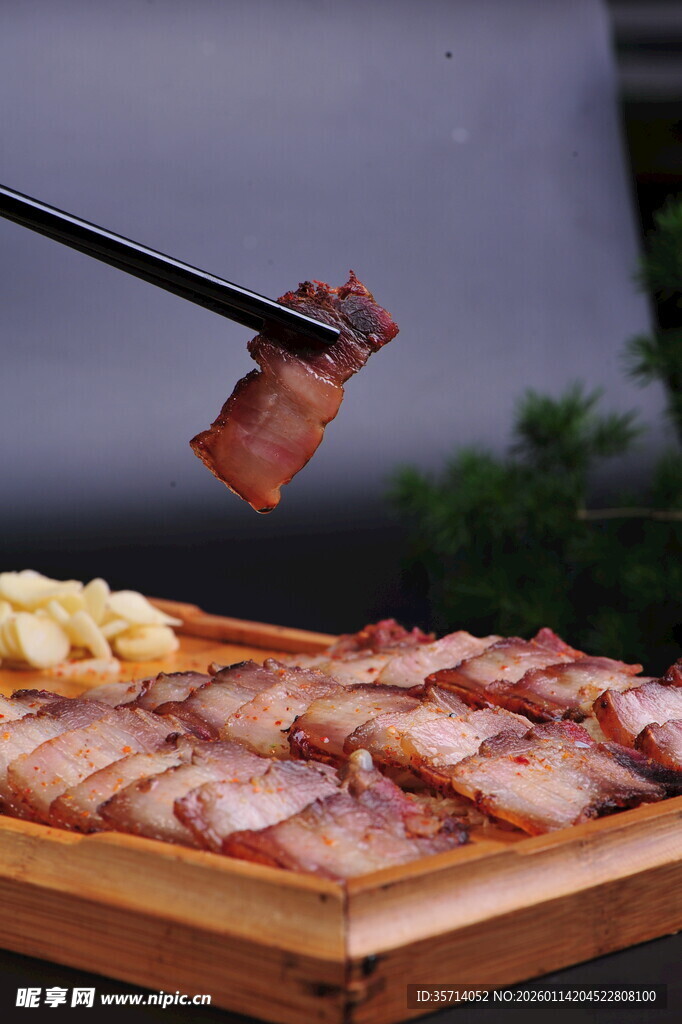 美味烤肉拼盘筷夹佳肴