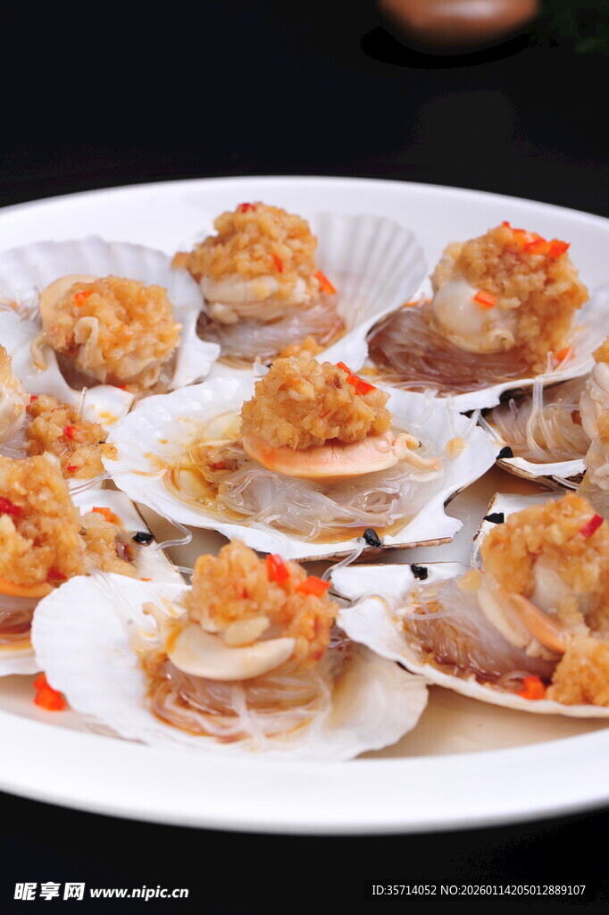 美味蒜蓉粉丝蒸扇贝
