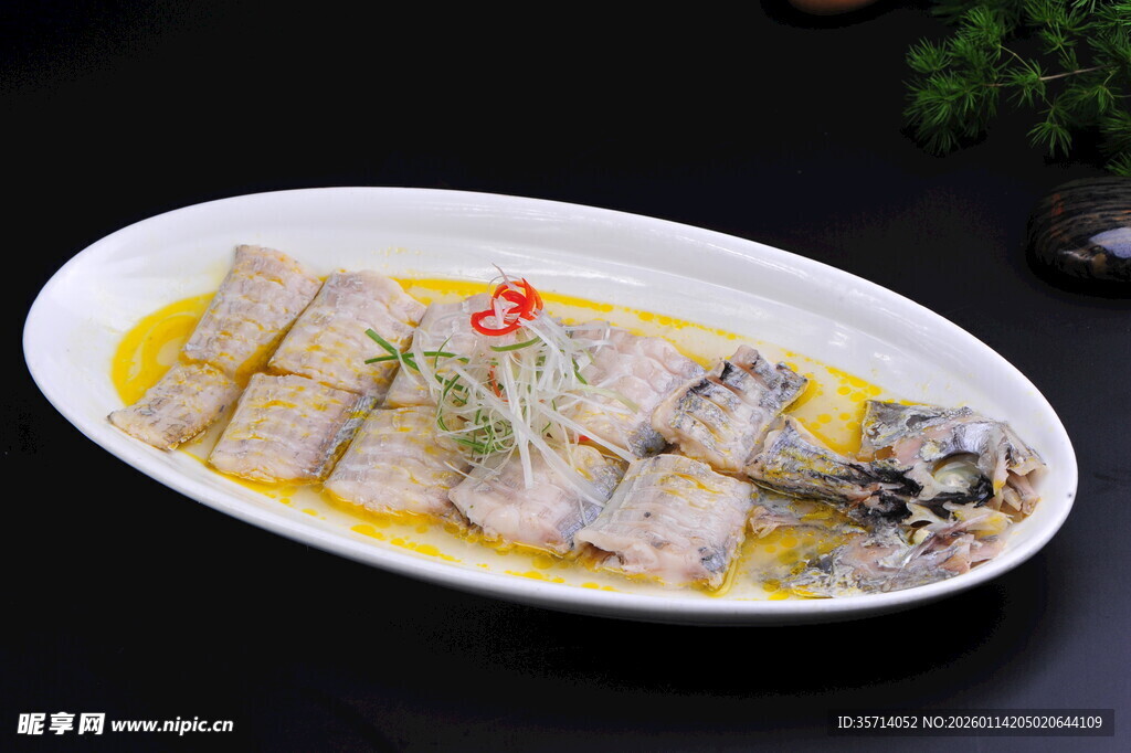 清蒸带鱼摆盘精致