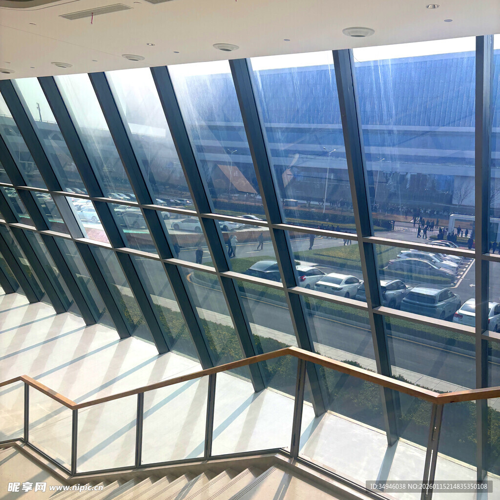 高楼观景台的玻璃楼梯景观