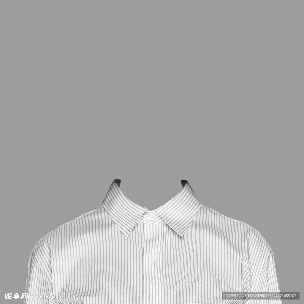 白色条纹衬衫挂于衣架