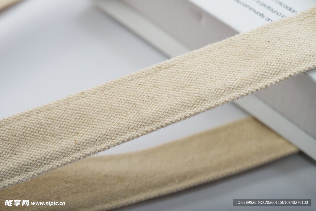 米色织带特写