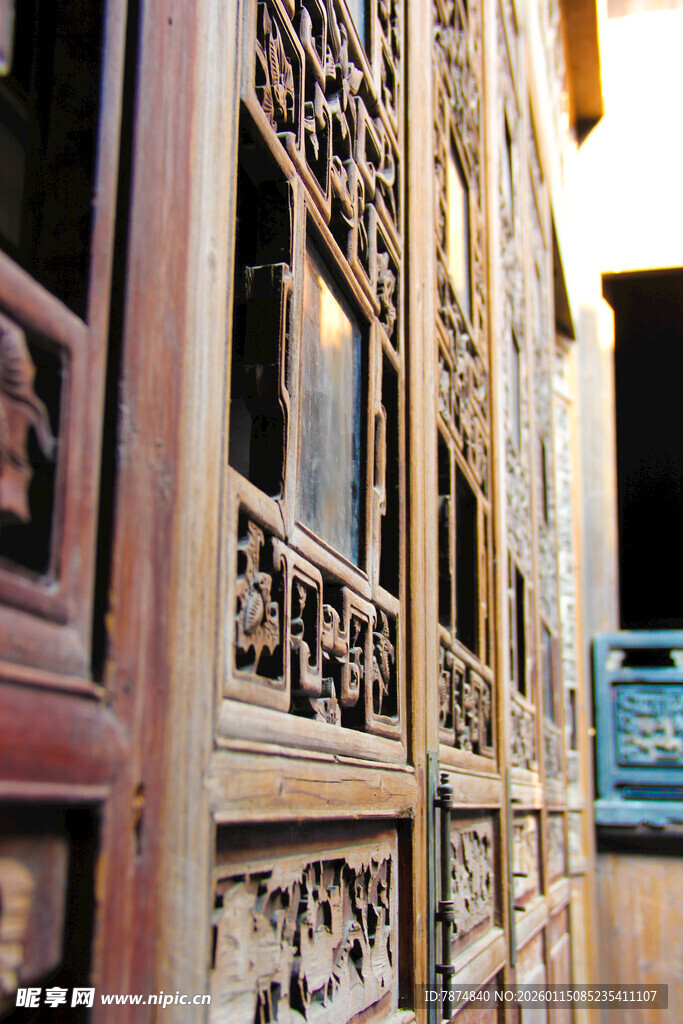 中式雕花门窗细节之美