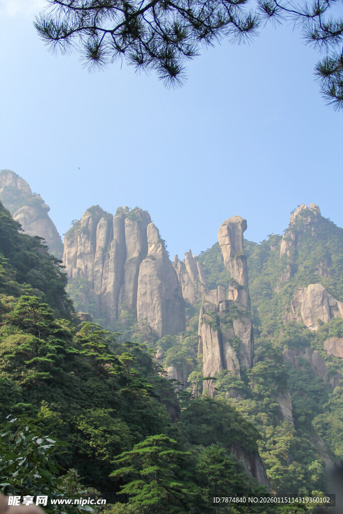 壮美奇峰林立的秀丽山景