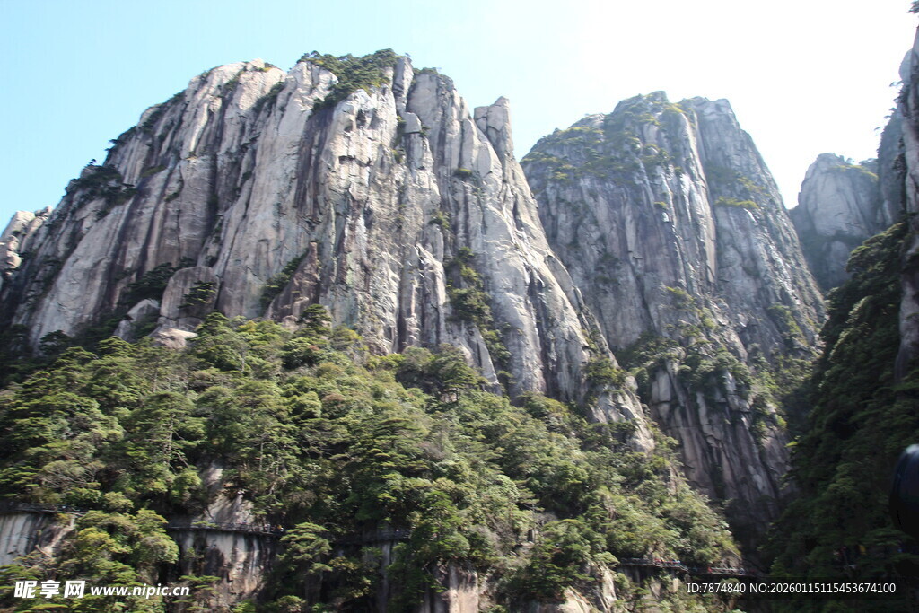 巍峨壮丽的高山景观