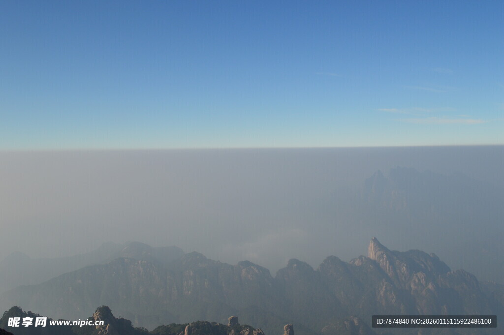 高山云海壮丽景观