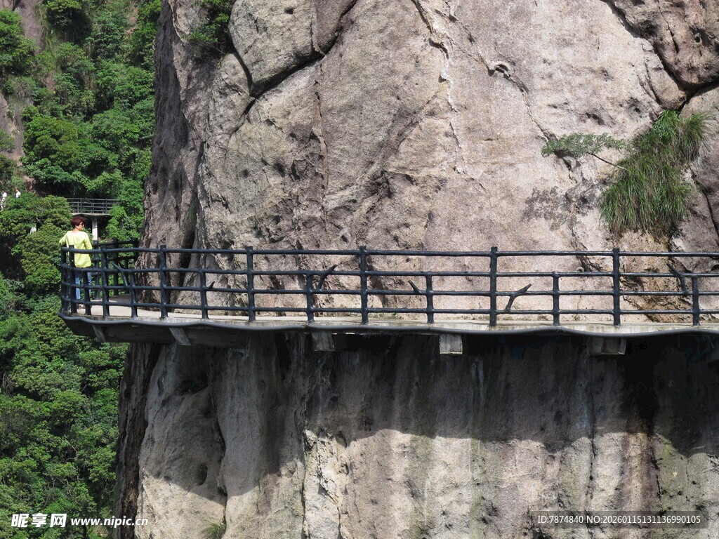 悬崖栈道 惊险观景好去处