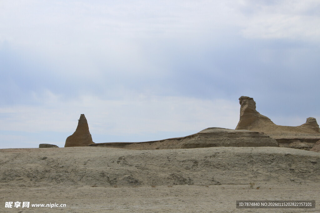 沙漠中的古老遗迹