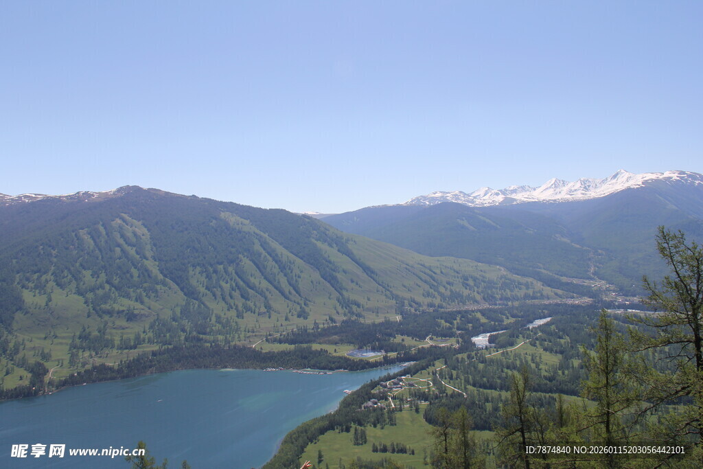 高山湖泊壮丽自然景观
