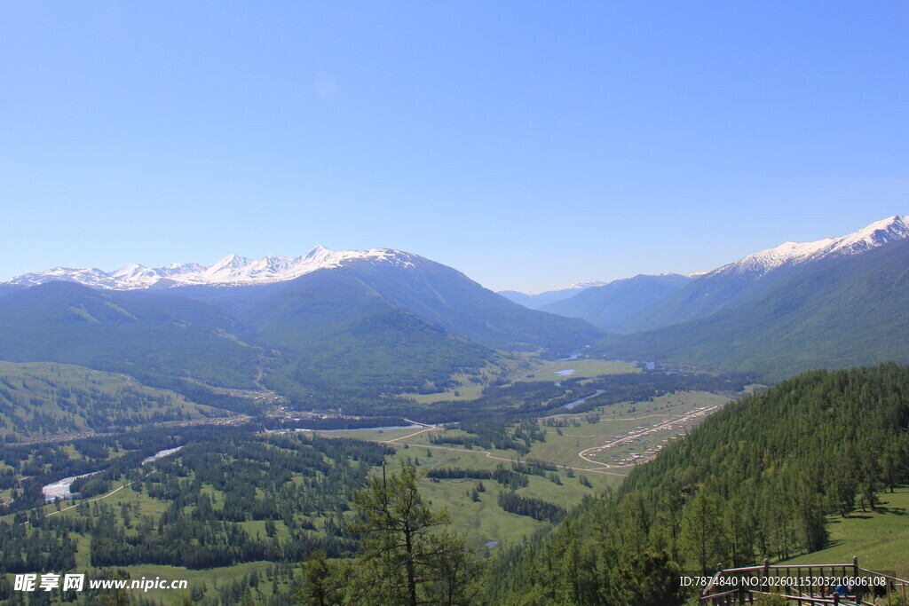 山间美景 绿意盎然的山谷