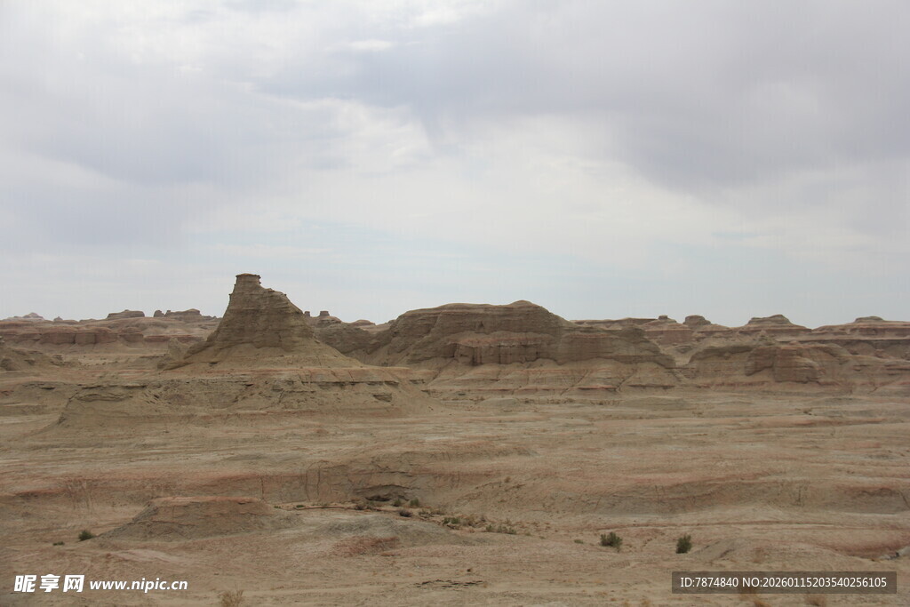 荒漠中的古老遗迹