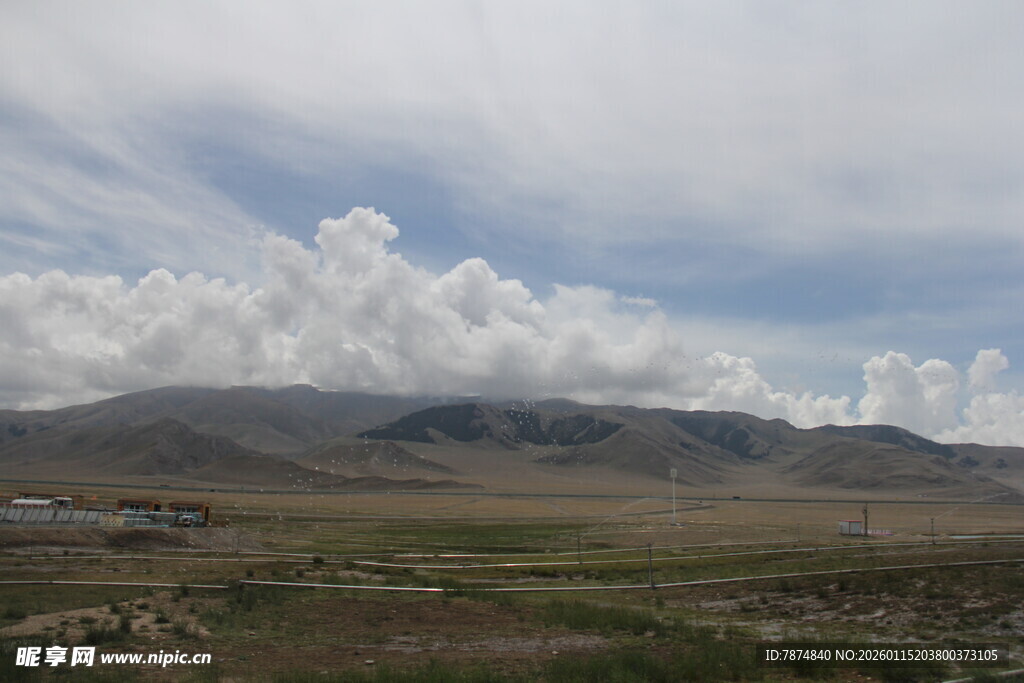 草原远山与云端美景