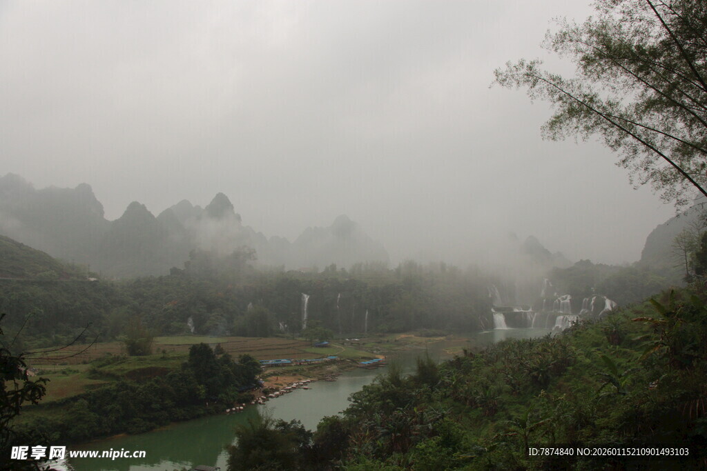 烟雨漓江山水景