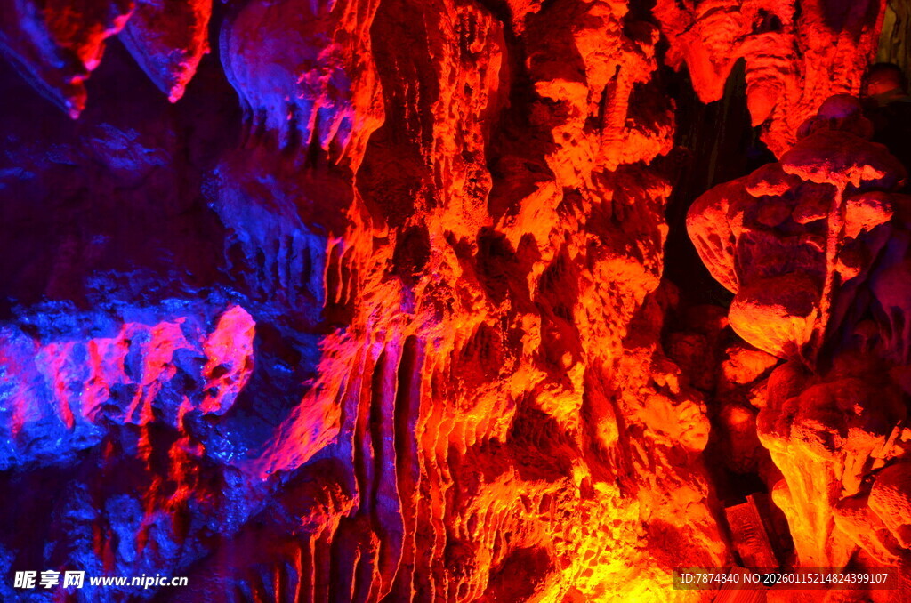 梦幻溶洞景观 色彩斑斓