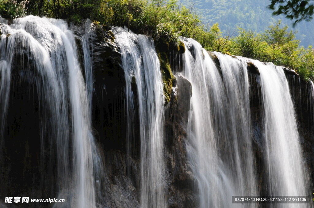 壮观瀑布自然美景画面