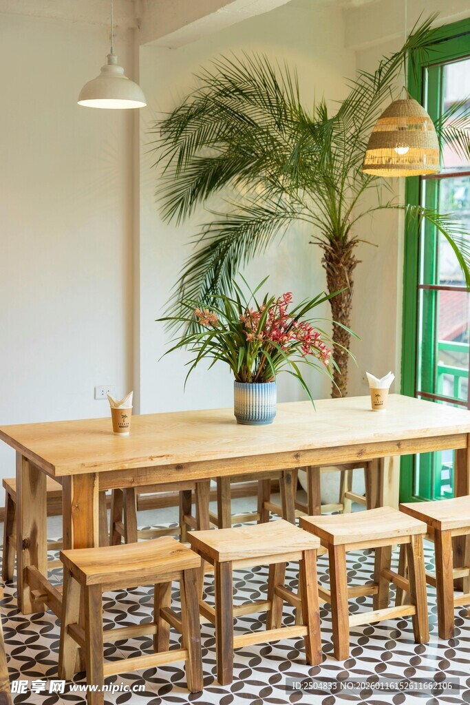 简约木质餐厅桌椅组合