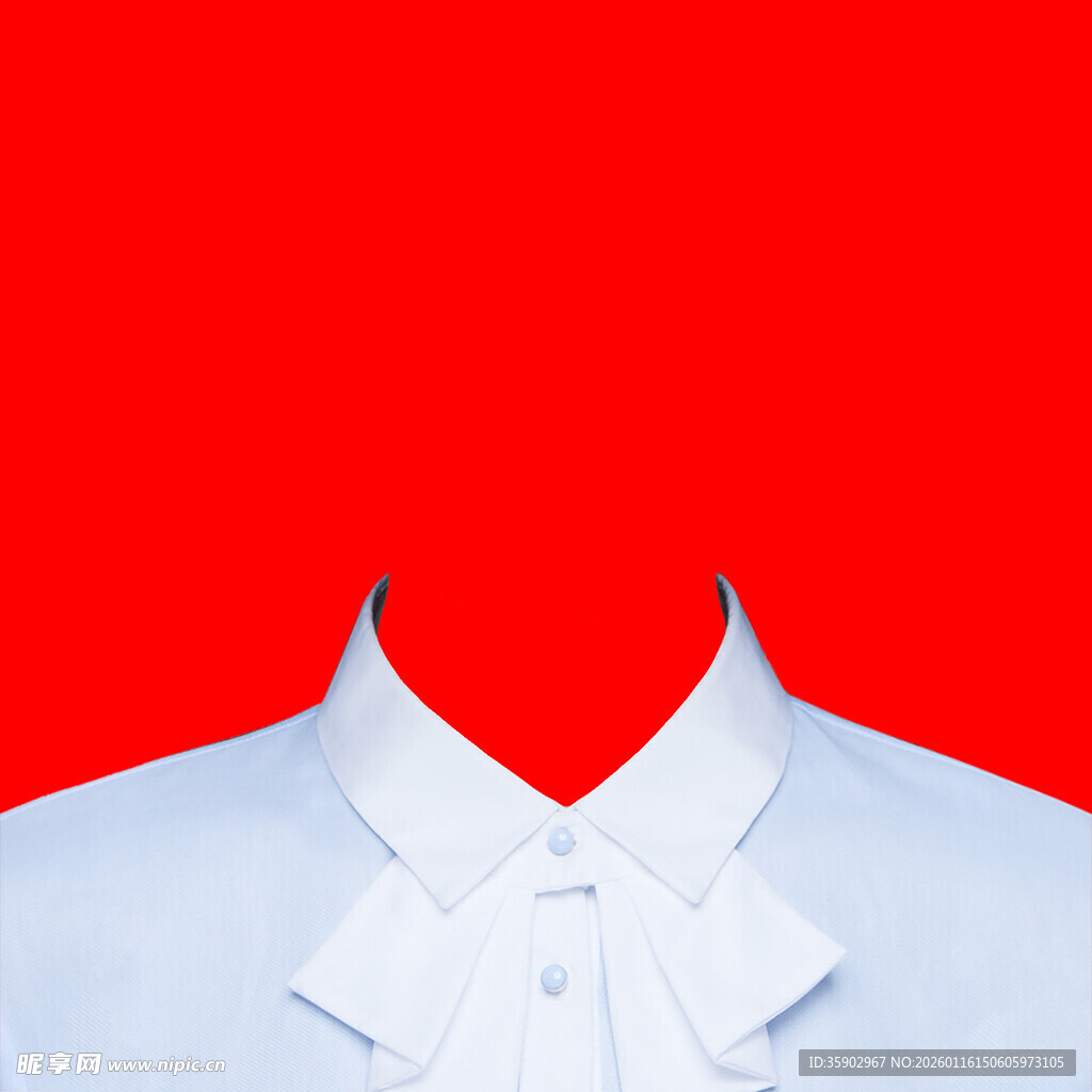 白色领结搭配浅蓝色衬衫