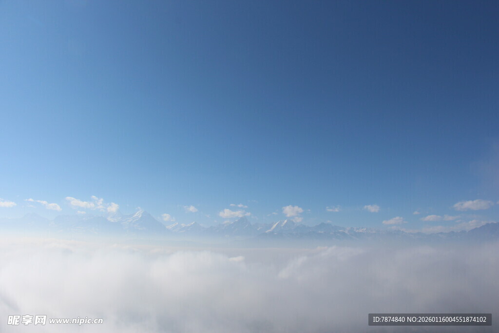 云海之上的蓝天美景