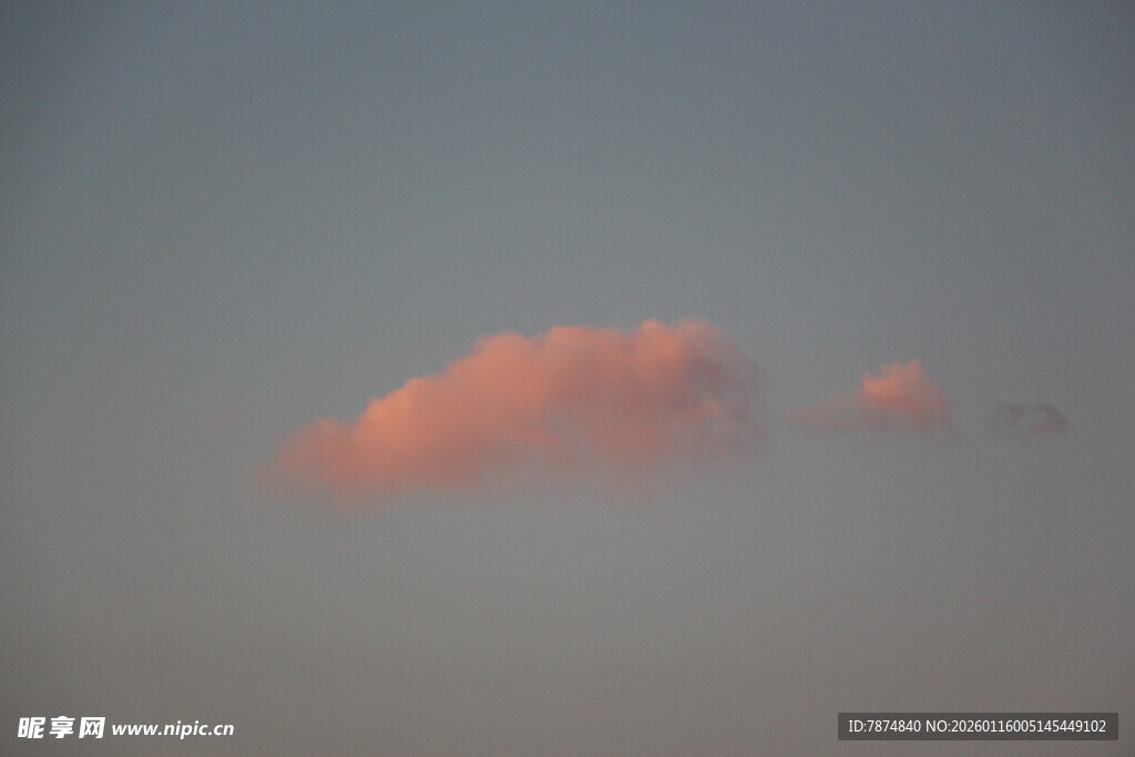 天边的一抹橙红云