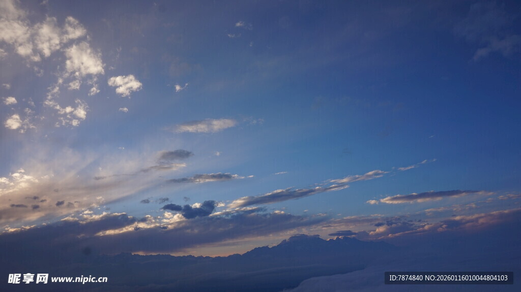 蓝天彩云 自然美景如画