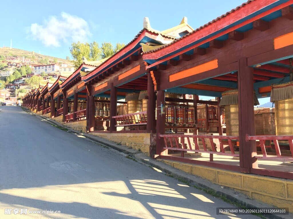 古色古香的中式长廊建筑