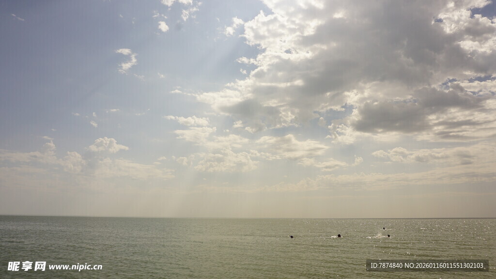 海上天空 云与阳光的美景